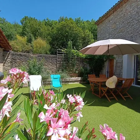 Maison Sur Le Lot Bed & Breakfast