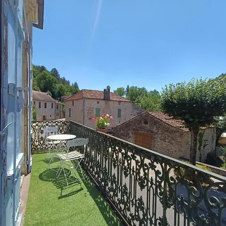 Maison Sur Le Lot Bed & Breakfast 4*