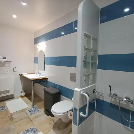 Maison Sur Le Lot Bed & Breakfast 4*