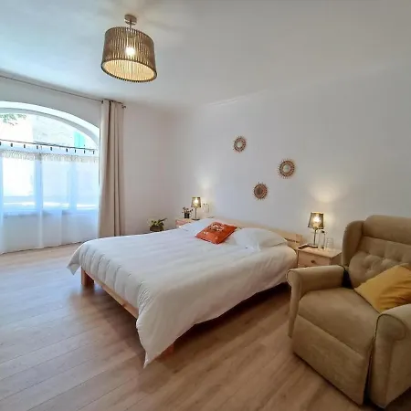 Maison Sur Le Lot Bed & Breakfast