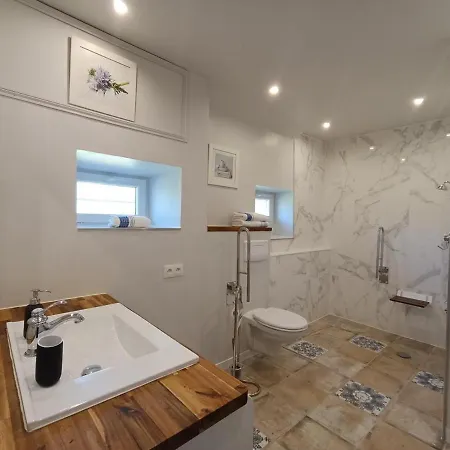 Bed & Breakfast Maison Sur Le Lot 4*